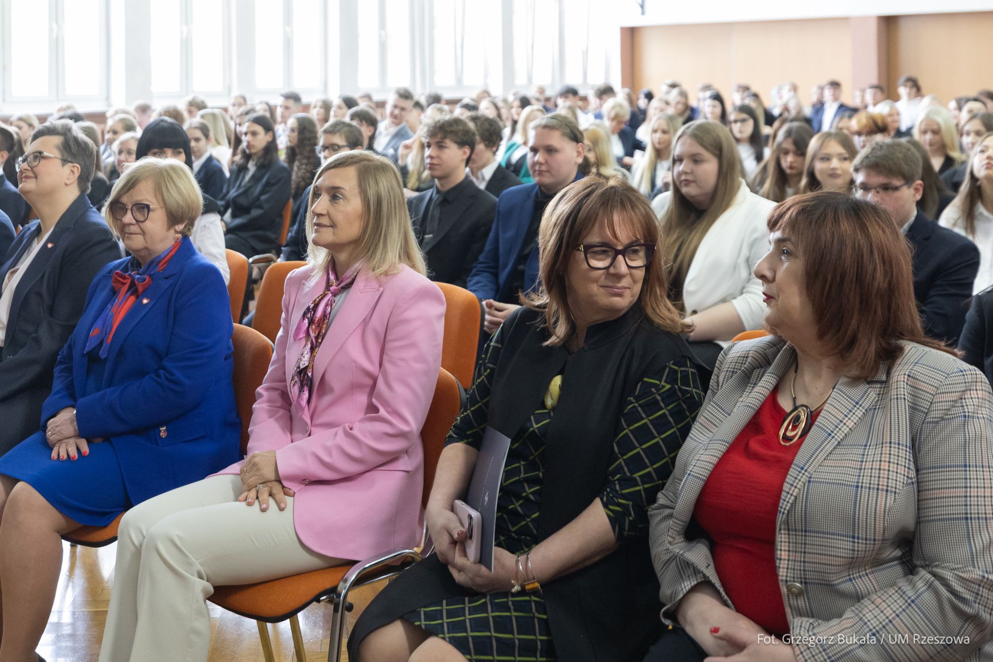 zdjęcie z zakończenia roku szkolnego najwyższych klas szkół podstawowych w Rzeszowie, fot. Grzegorz Bukała, Urząd Miasta Rzeszowa