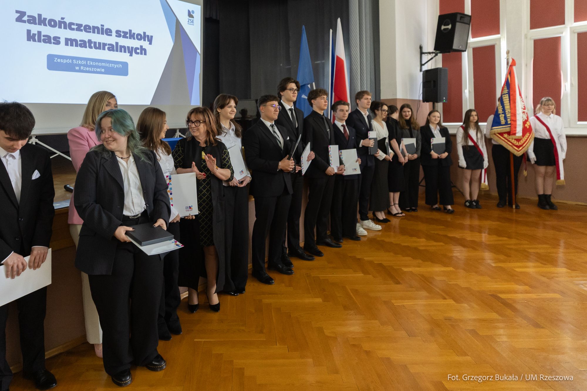 zdjęcie z zakończenia roku szkolnego najwyższych klas szkół podstawowych w Rzeszowie, fot. Grzegorz Bukała, Urząd Miasta Rzeszowa