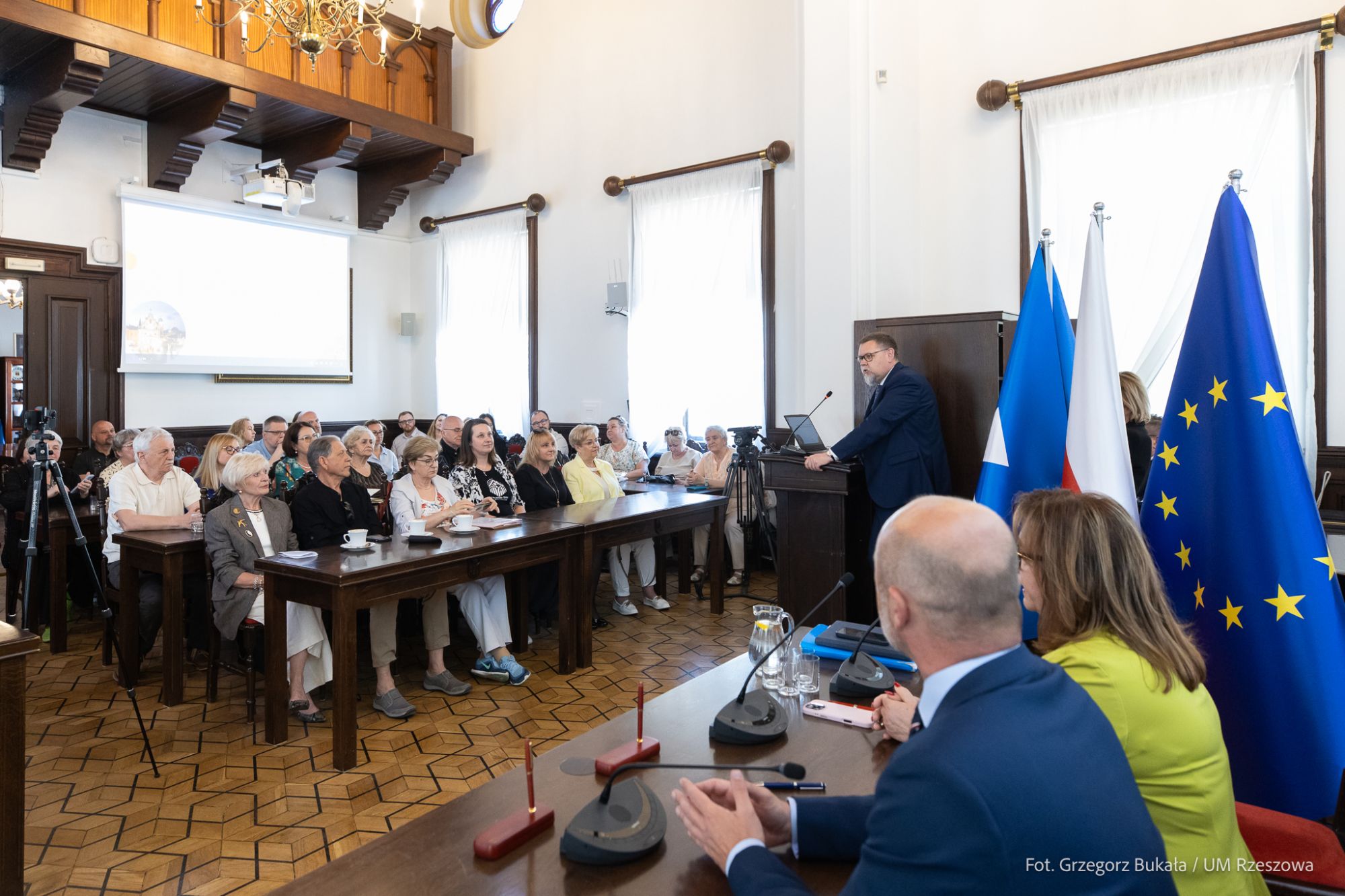 zdjęcie z uroczystego podpisywania umów z organizacjami pozarządowymi w Rzeszowie, fot. Grzegorz Bukała, Urząd Miasta Rzeszowa