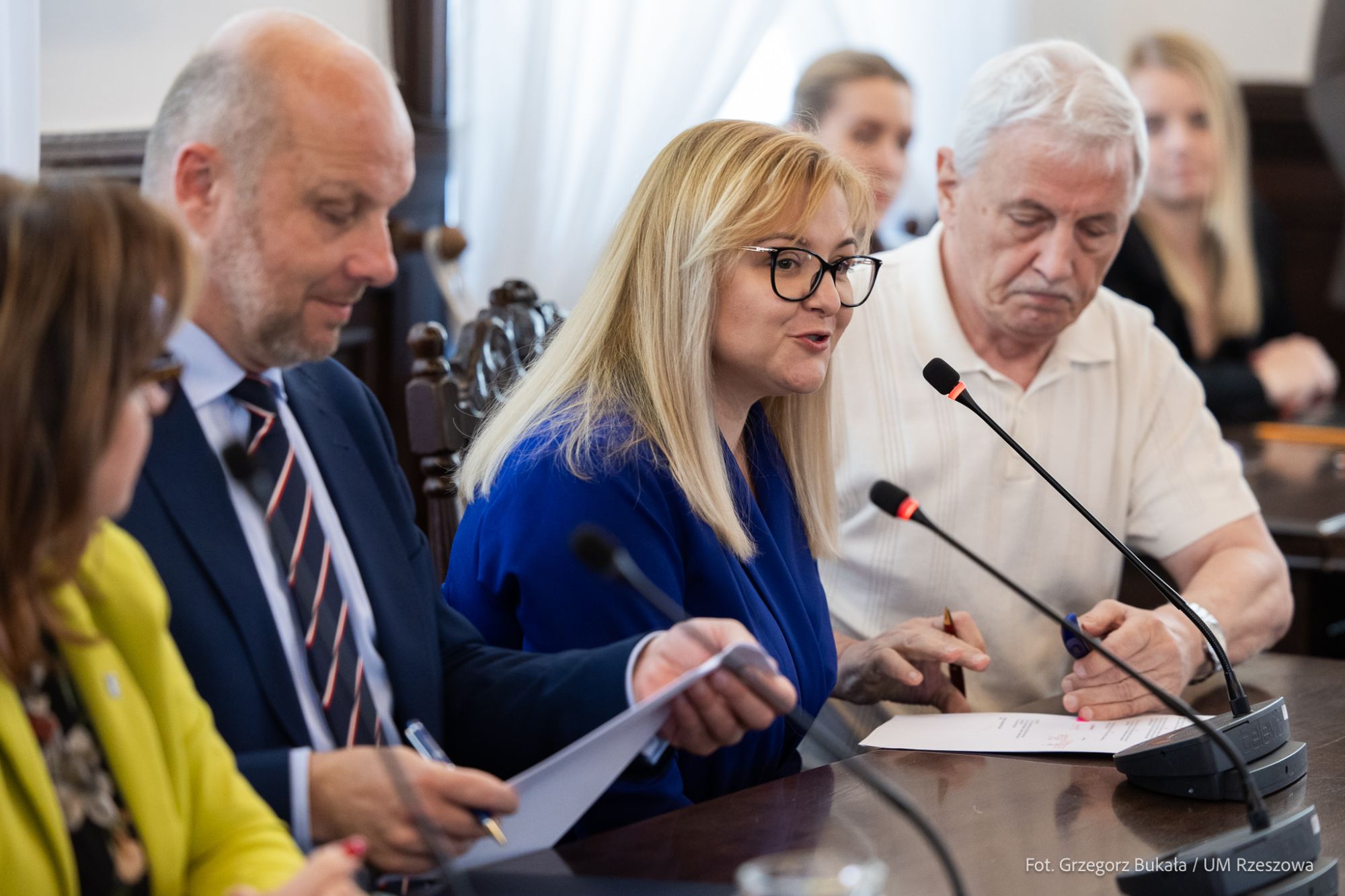zdjęcie z uroczystego podpisywania umów z organizacjami pozarządowymi w Rzeszowie, fot. Grzegorz Bukała, Urząd Miasta Rzeszowa