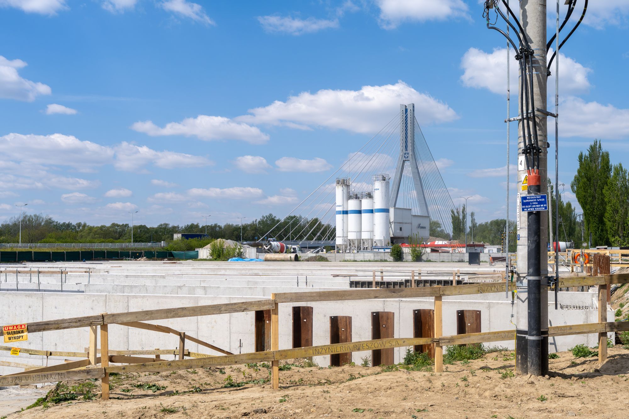 zdjęcie przedstawia teren oczyszczalni ścieków, fot. Miejskie Przedsiębiorstwo Wodociągów i Kanalizacji