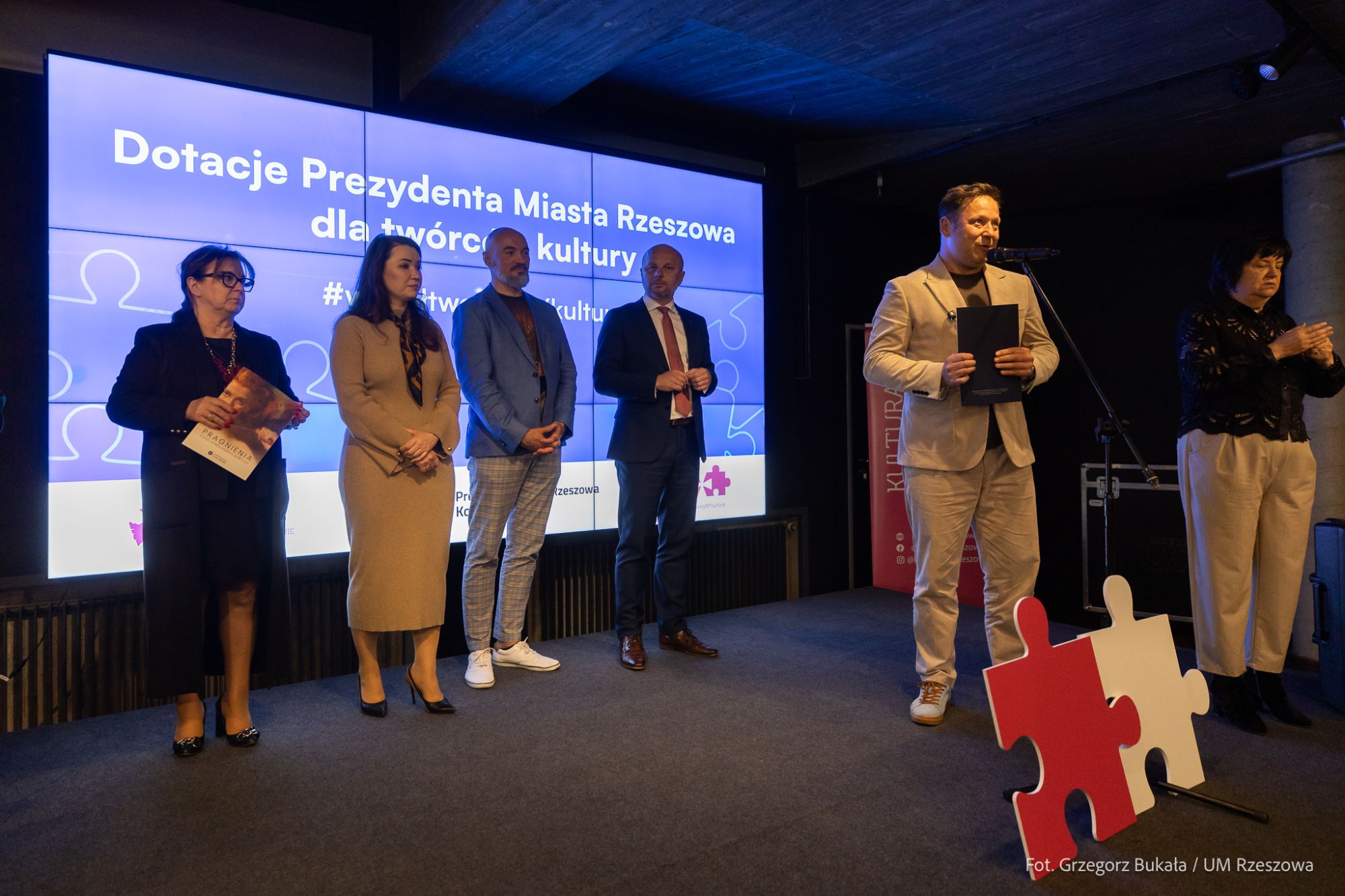zdjęcie z uroczystego przyznawania dotacji na działalność kulturalną w mieście Rzeszów, fot. Grzegorz Bukała, Urząd Miasta Rzeszowa