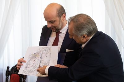 Zdjęcie ilustrujące podpisanie umowy na dokumentację przebudowy dróg na os. Budziwój w Rzeszowie | fot. Grzegorz Bukała/Urząd Miasta Rzeszowa