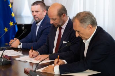 Zdjęcie ilustrujące podpisanie umowy na dokumentację przebudowy dróg na os. Budziwój w Rzeszowie | fot. Grzegorz Bukała/Urząd Miasta Rzeszowa