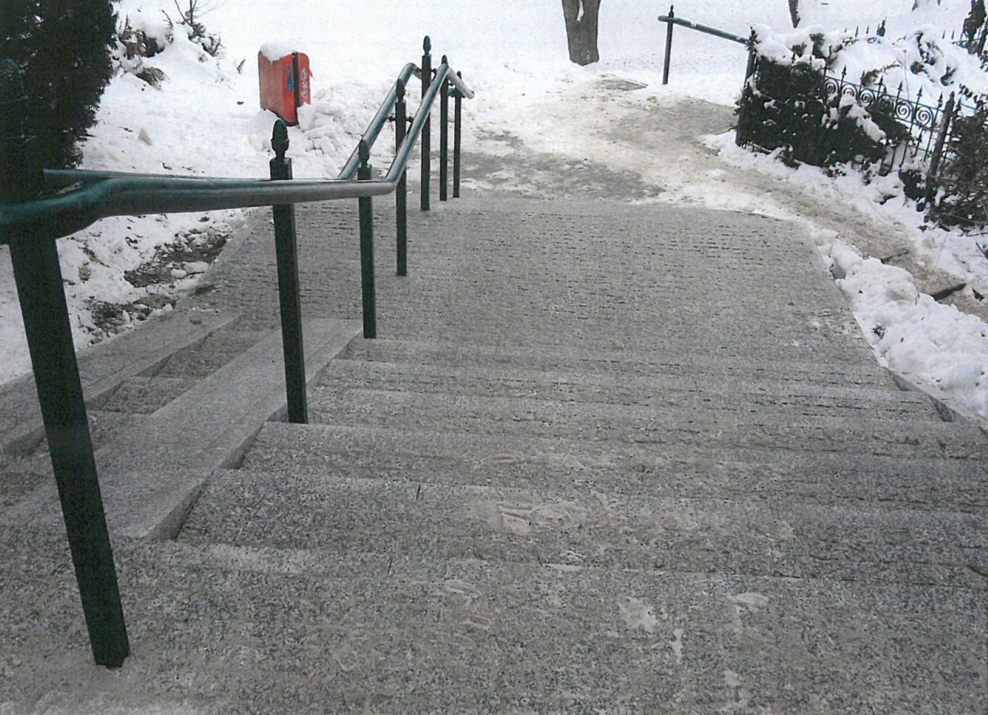 Schody prowadzące z Placu Śreniawitów do Zamku Lubomirskich