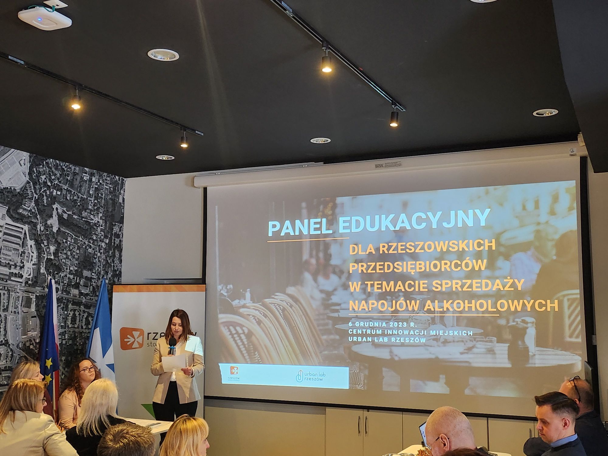 Spotkanie szkoleniowe dla przedsiębiorców prowadzących punkty sprzedaży napojów alkoholowych na terenie miasta Rzeszowa