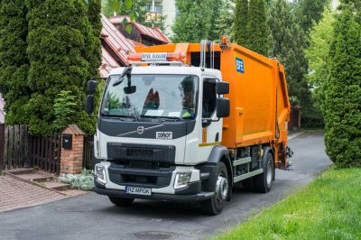 Samochód odbierający odpady należący do Miejskiego Przedsiębiorstwa Gospodarki Komunalnej w Rzeszowie (MPGK Rzeszów). Fot. Archiwum Urzędu Miasta Rzeszowa